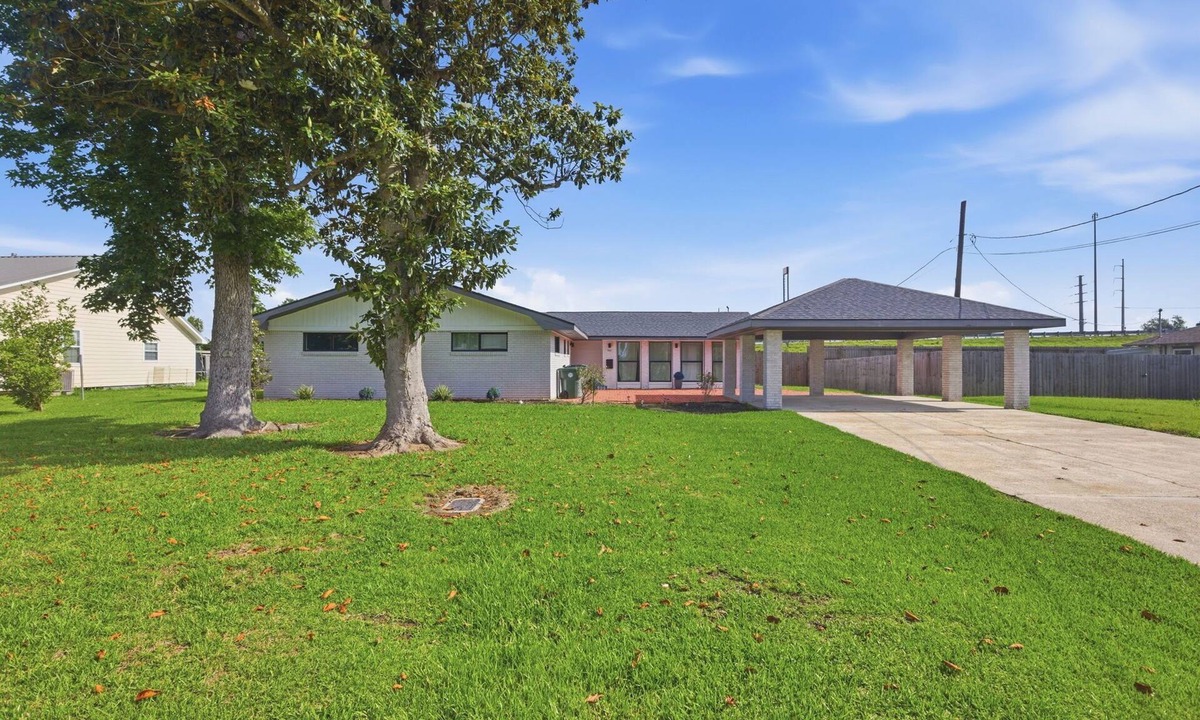 Lake Charles House | 3BD Getaway with pool: Paradise Near the Casinos
