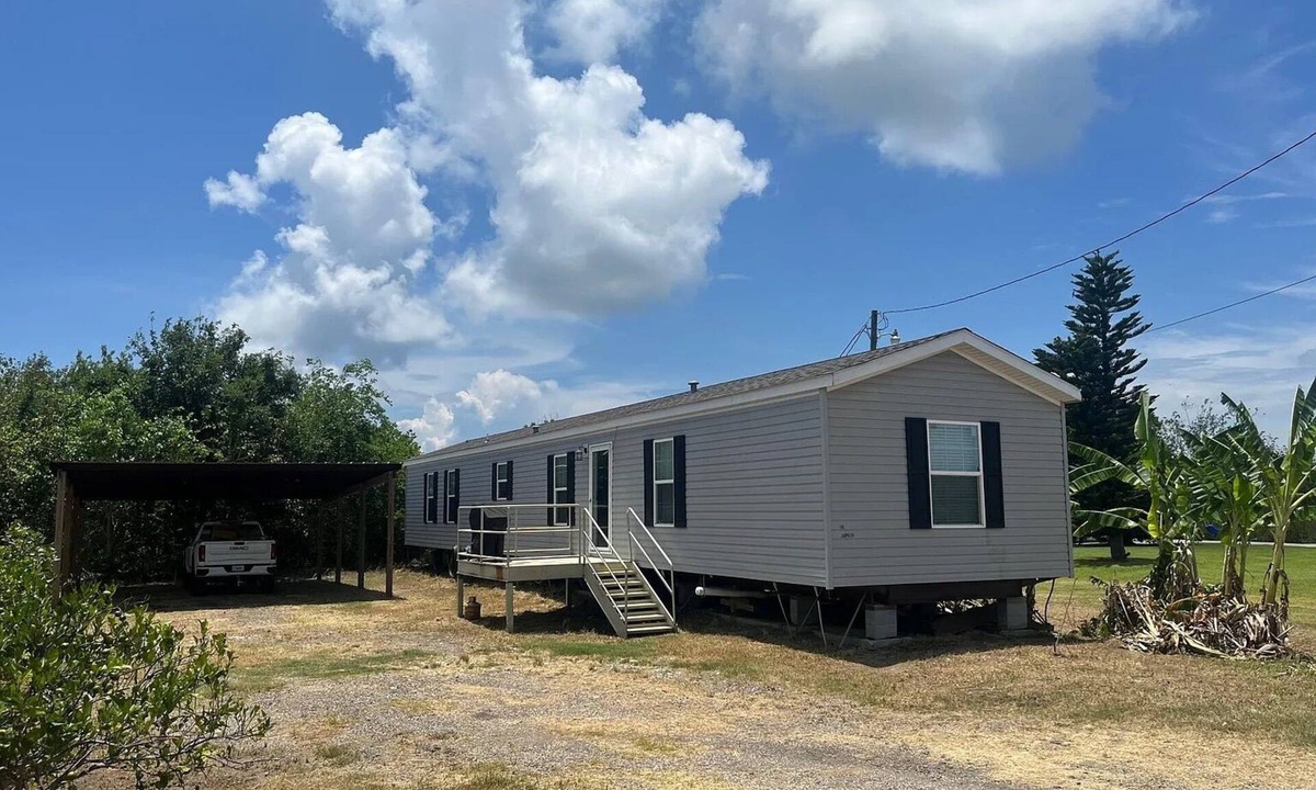 Buras House | 3BR/2BA Waterfront Rental Family Fishing Camp with Boat Parking & WiFi