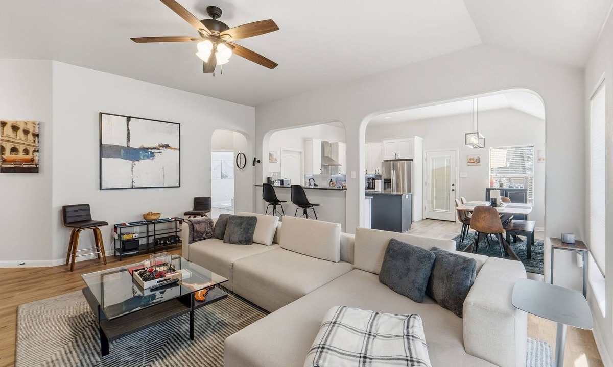 Pioneer Crossing House | 3BR Austin Getaway, Sleeps 8, Full Kitchen &Garage