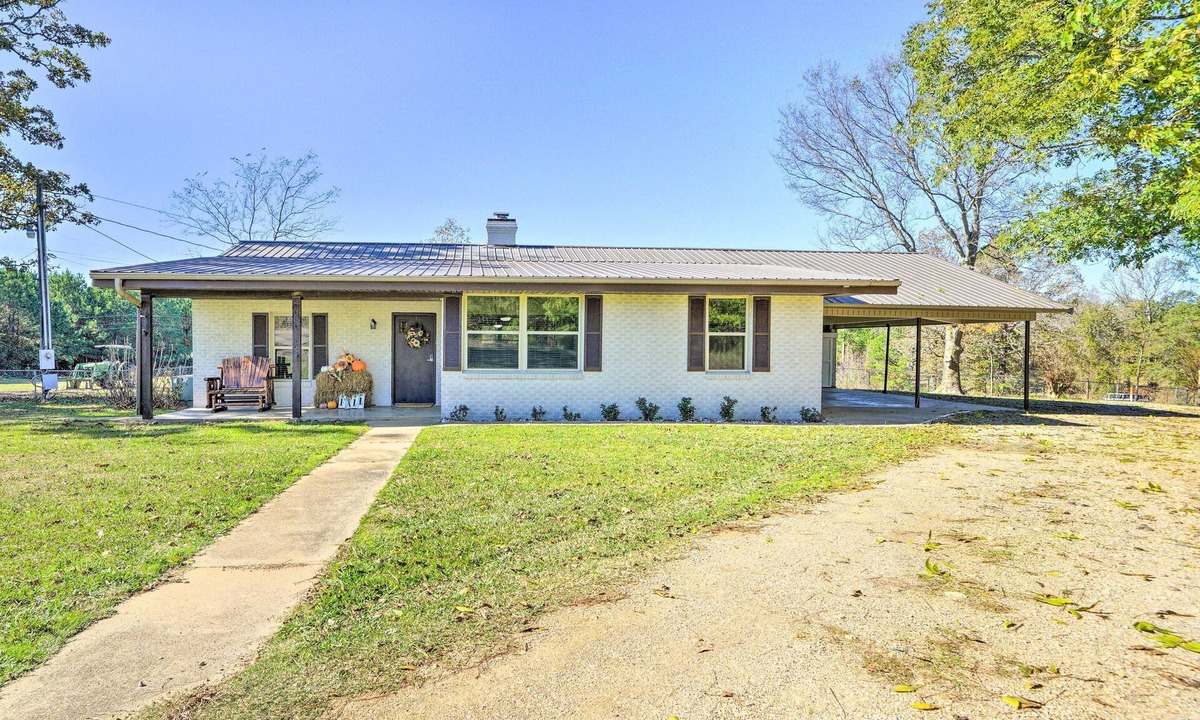 Lockesburg House | 3BR Lockesburg Country Retreat Near Refuge