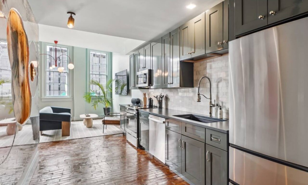 Central Business District Hotel | 3BR | The Mary Beth Hotel & Gallery