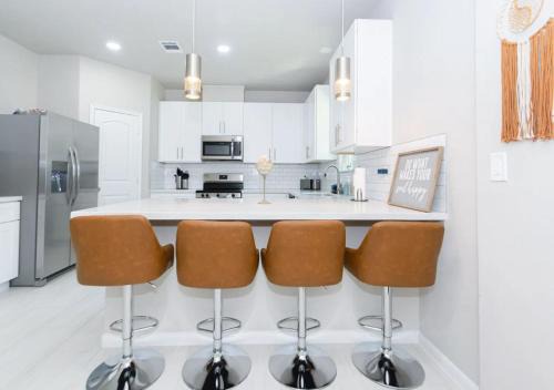 Conroe Apartment | 3BR Townhouse Near Lake Conroe, Nurse & Corp Extended Stays Welcome!