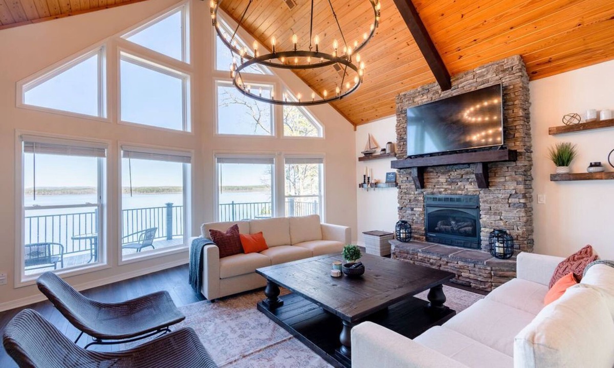Quitman House | 4 Bedroom + 3 Bathroom Home with Incredible Shoreline!