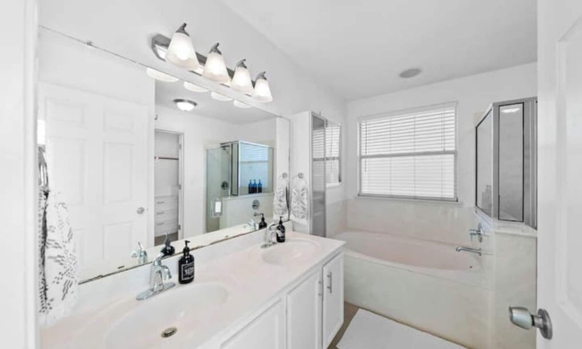 Los Cielos House | 4 Bedroom: 5min to COTA/Airport 15min-Downtown
