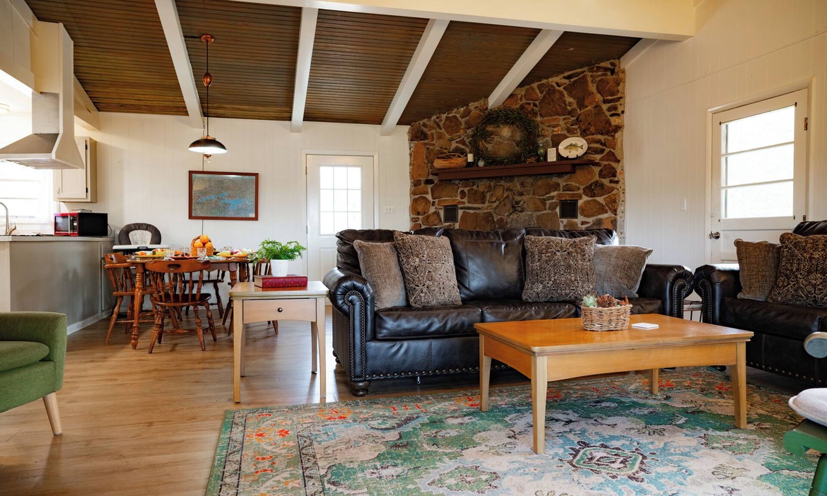 Greers Ferry Cabin | 4-bedroom cabin in beautiful Greers Ferry with Lake View