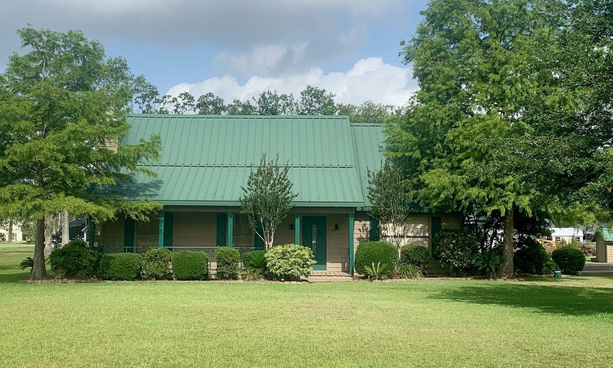 Sulphur House | 4-bedroom Deluxe Country Home