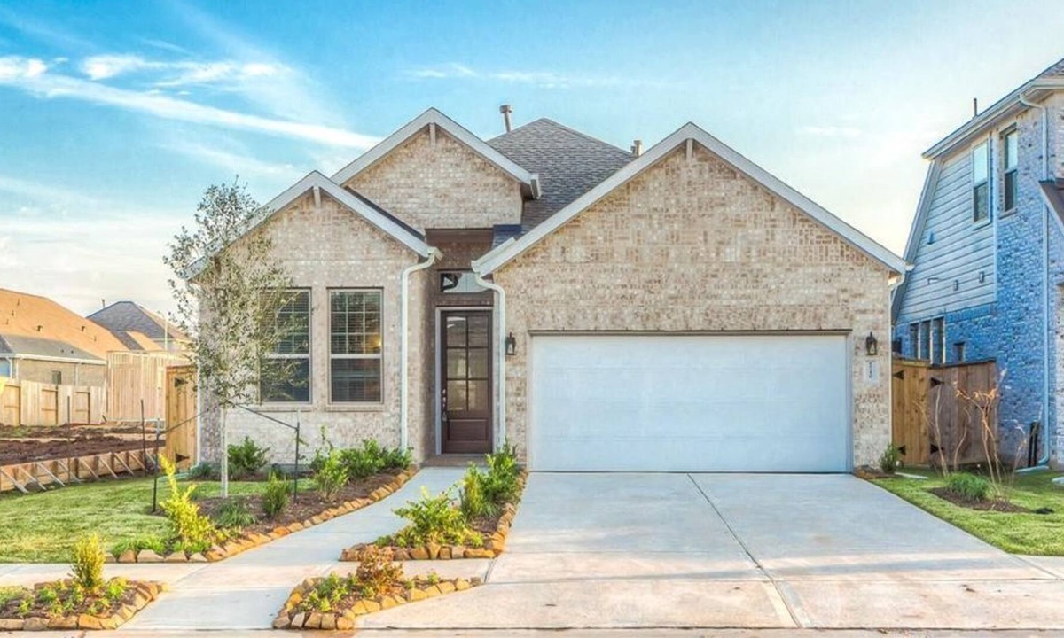 Sienna Plantation Apartment | 4 Bedroom Single family 92461 by Houzlet