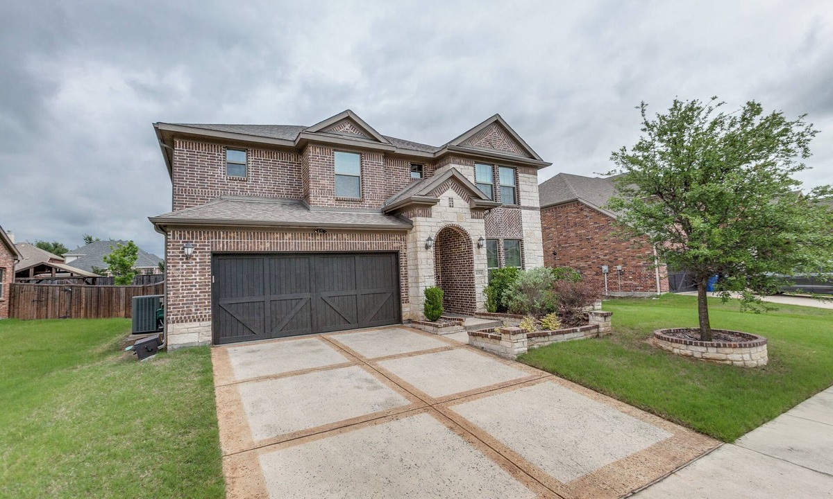 Frisco House | 4 Beds 4 bath EV Charger, Gym, Pool table, Media, Yard, Water Filtration System.
