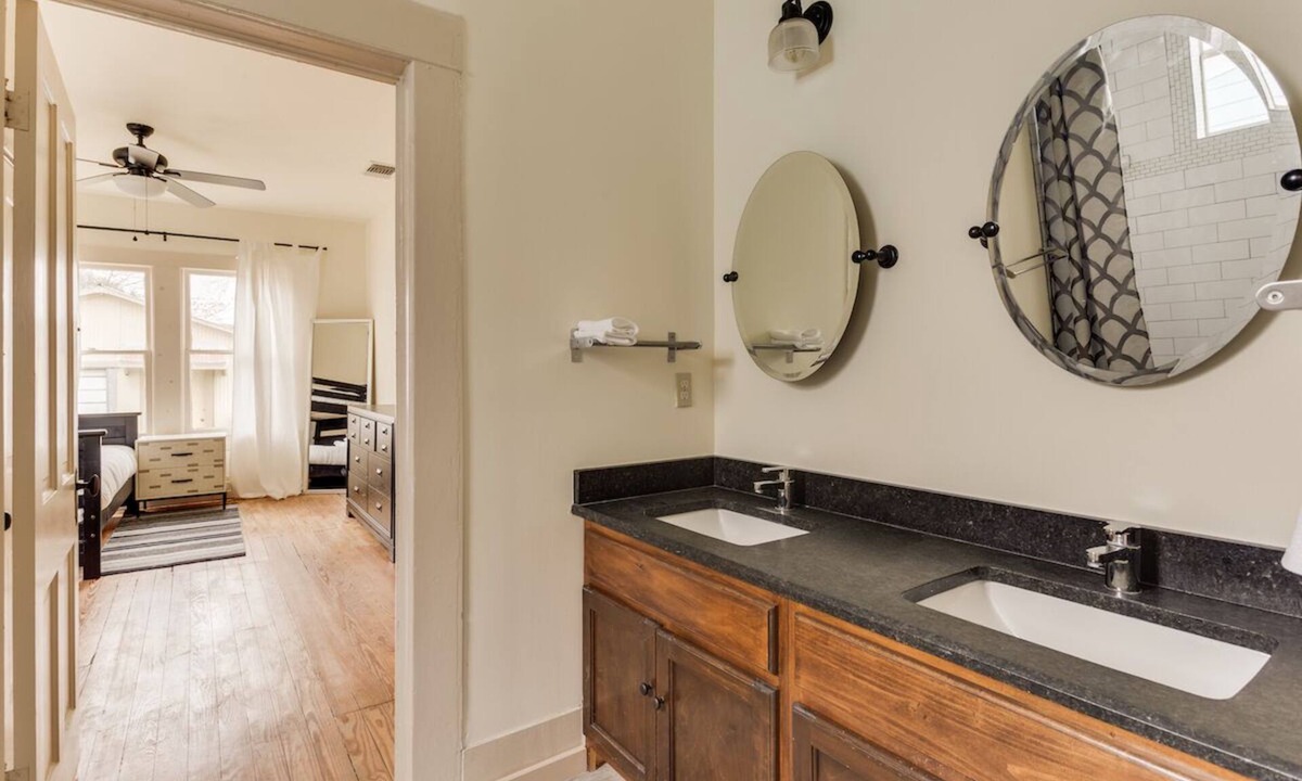 Government Hill House | 🇺🇸 4 beds w/free parking, grill, fenced yard | BAMC