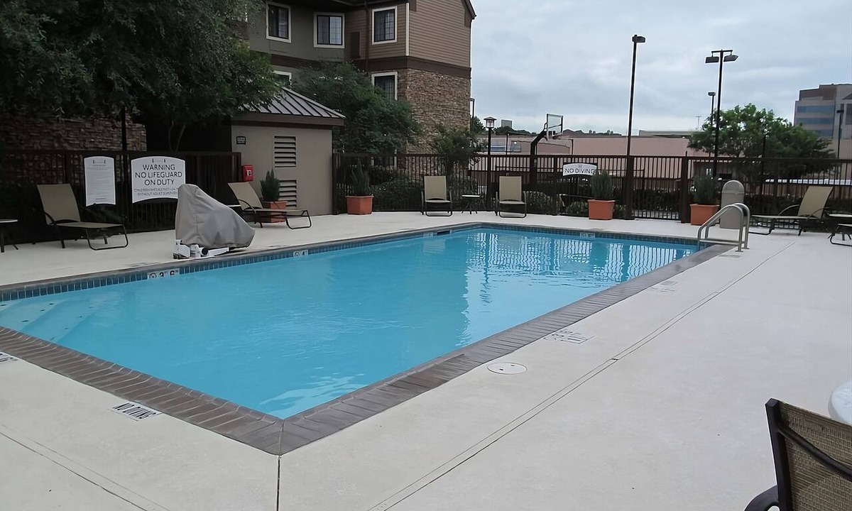 Vance Jackson Hotel | 4 Family-friendly Suites | Full Kitchens | Pets are Welcome | Free Breakfast