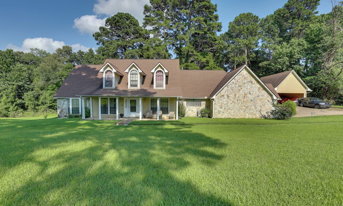 Shreveport House | 4 Mi to Cross Lake! Spacious Home Near Restaurants