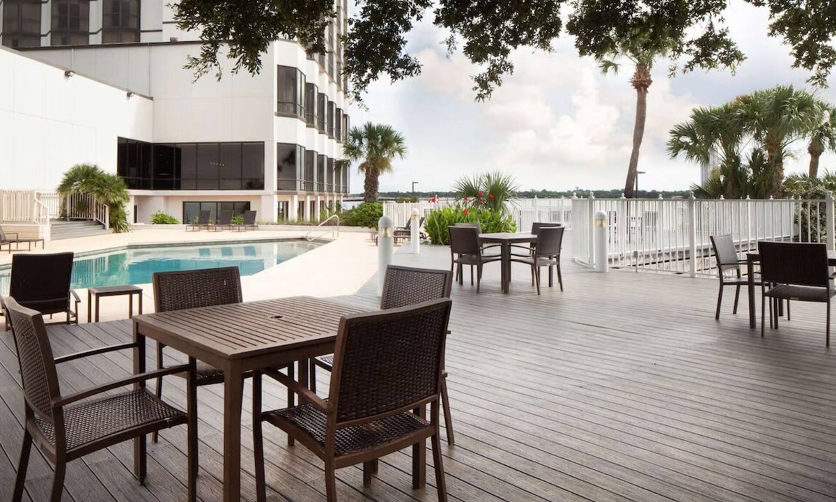 Nassau Bay Hotel | 4 Spacious Rooms Escape to Clear Lake’s peaceful shores
