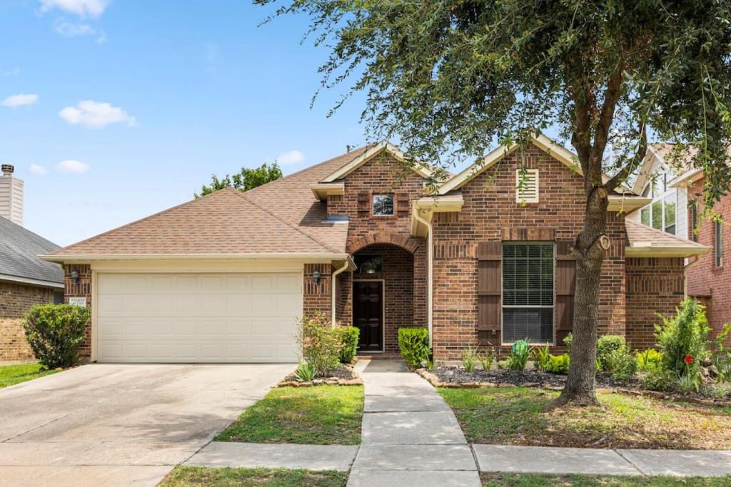 Houston House | 4BR Houston Home Sleeps 9 with Foosball & Covered Patio