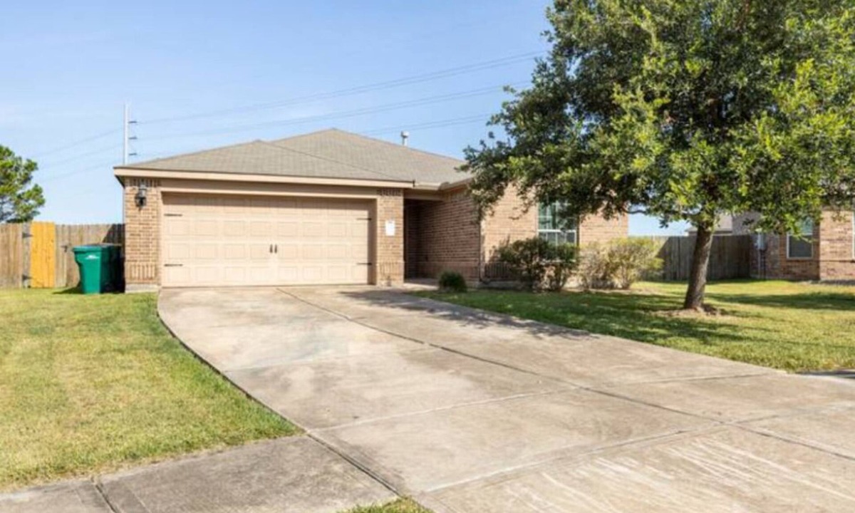 La Marque House | 4BR Near Galveston, Kemah NASA, Recently Rehabbed