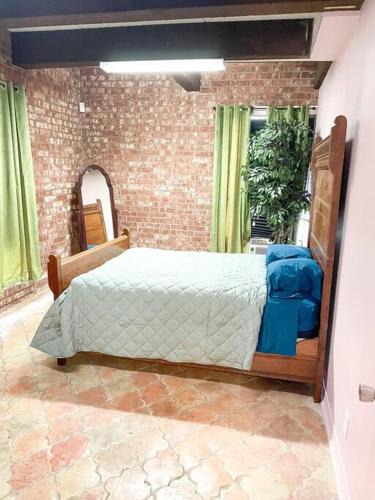 West Monroe House | 5- Bed Pink house ( Close to Sports Center )