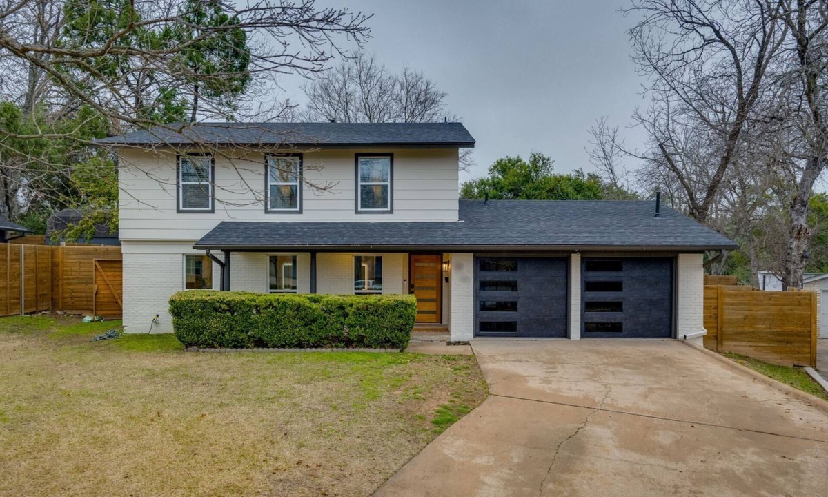 Coronado Hills House | 5-Bedroom Retreat with Cowboy Pool, Sauna and More – 10 Min to Downtown Austin