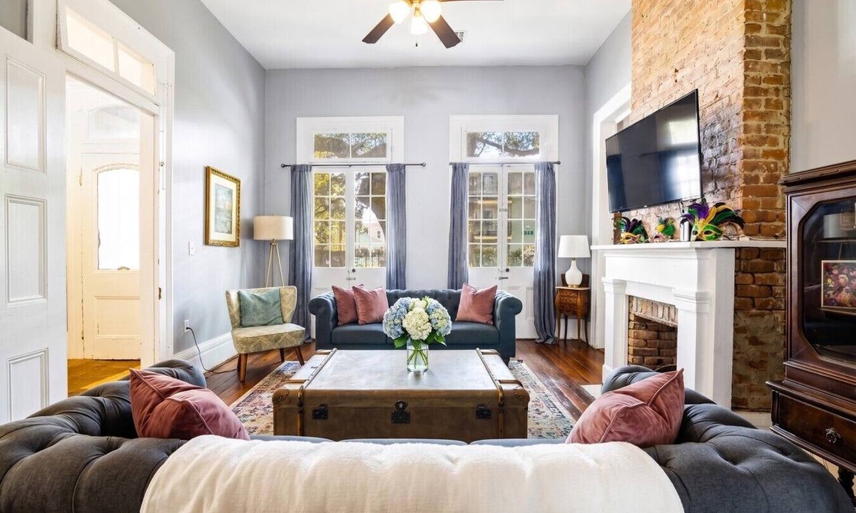 Treme House | 5 bedrooms, 10 Beds, Sleeps 10 5 Blocks to FQ, Pool Great for Bachelor and Bachelorette Parties