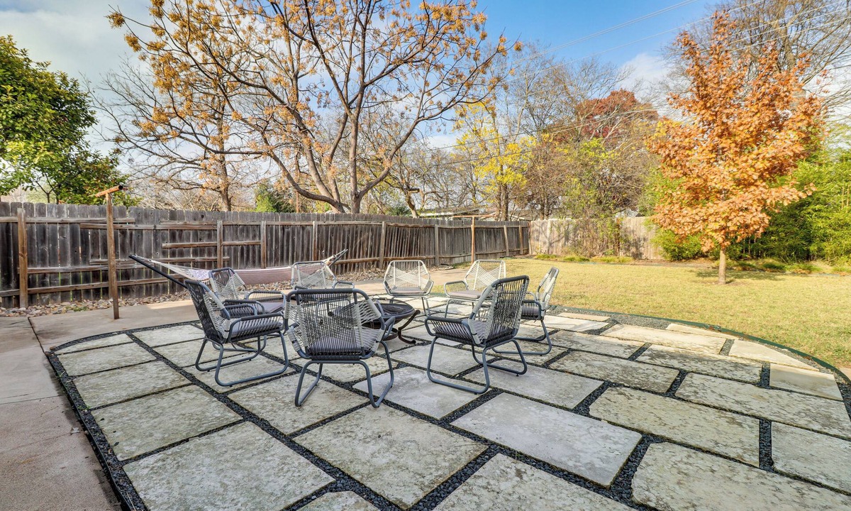 Windsor Park House | 5 Mi to Dtwn Austin: Stylish Home w/Office & Yard