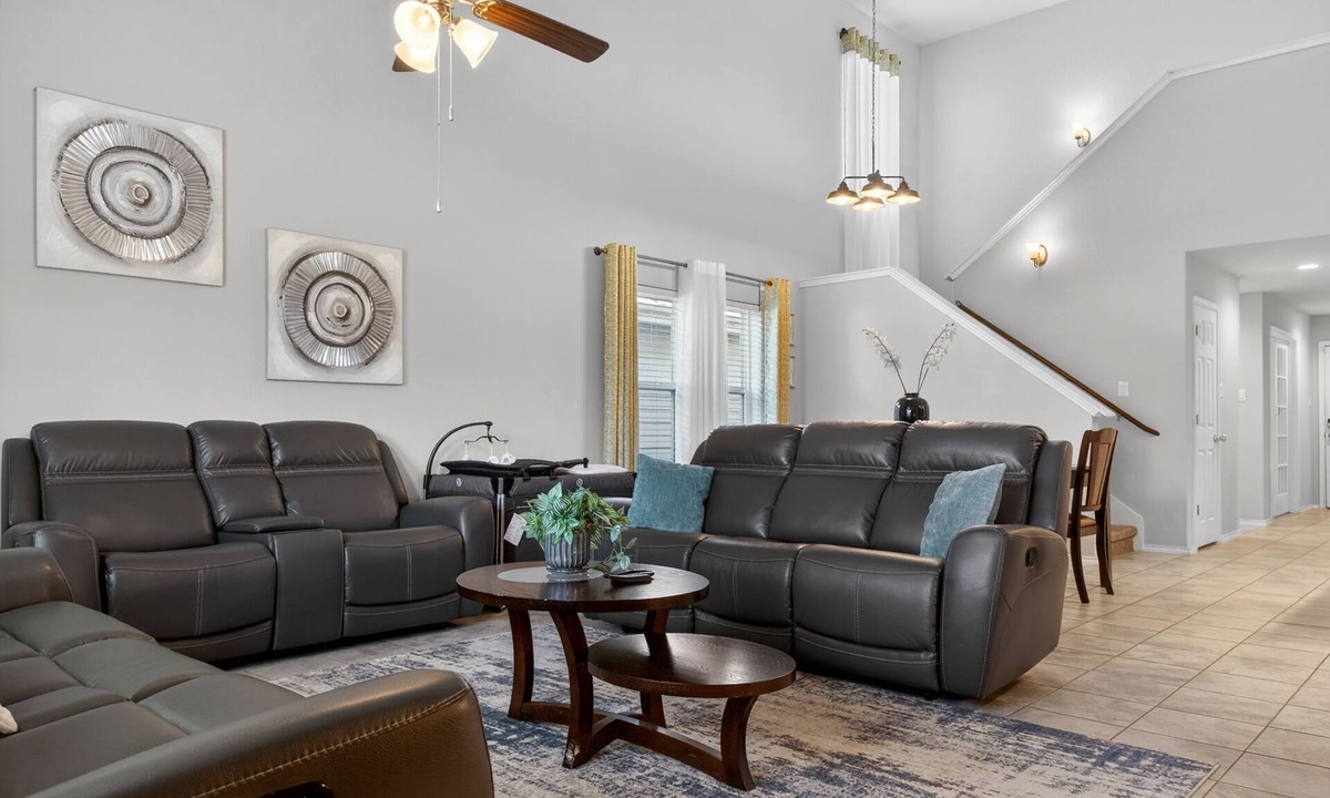 West San Antonio House | 5BR w/Fenced Yard, Patio, Game Room + Dogs Welcome