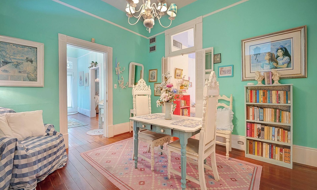 Metairie House | 6 BR/3BA Gorgeous, Historic, Charming, Trolley, French Quarter, Sleeps 12