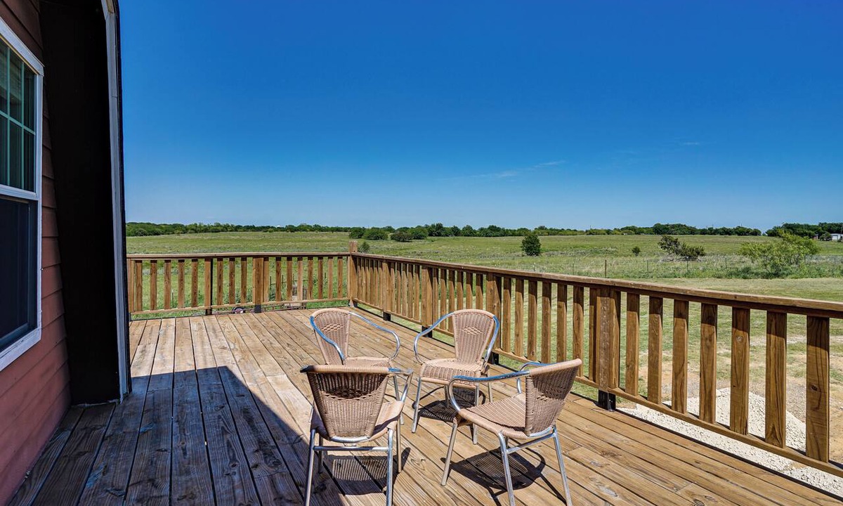 Cleburne House | 6 Mi to Lake Pat Cleburne! Family Escape w/Pond