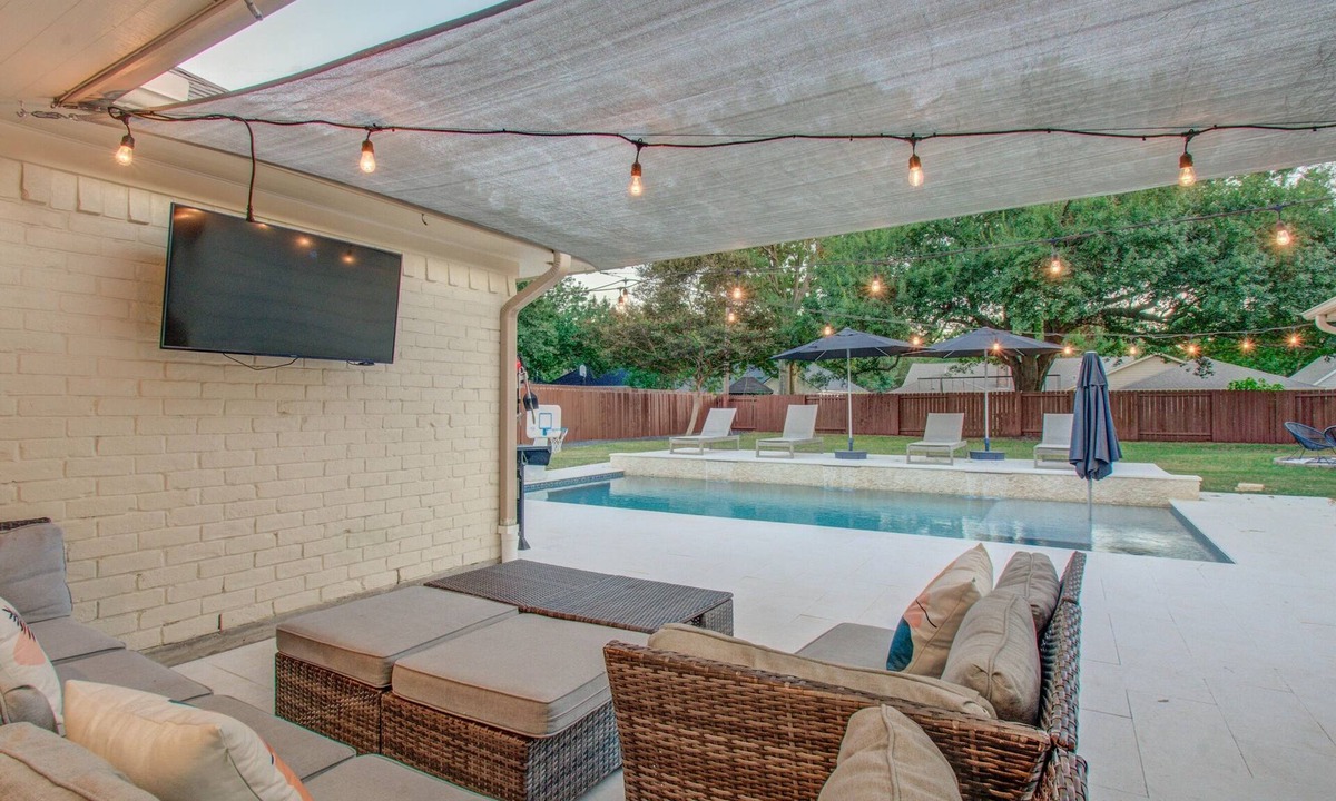 Jersey Village House | 6BR Resort-style Retreat W/Jacuzzi & Gaming