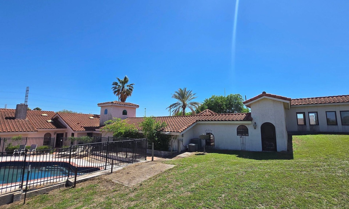 Northwest Corpus Christi House | 7-bedroom MANSION in 4.5 Acres Corpus Christi pool, Tennis court