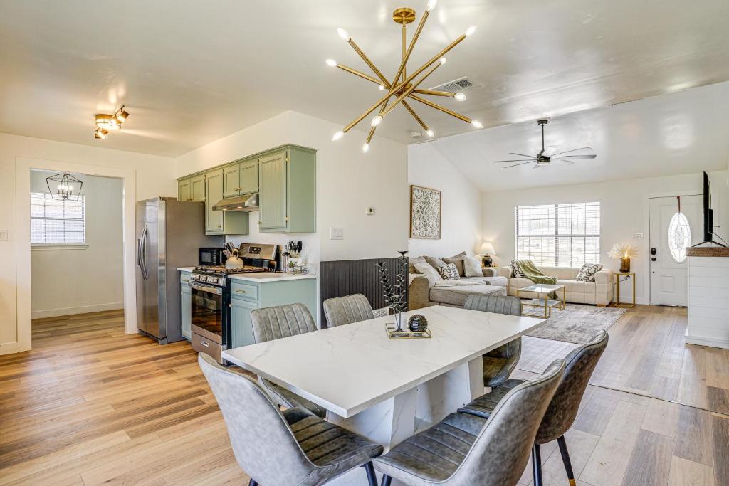 Bridgeport House | 7 Mi to Lake Bridgeport: Home w/Yard & Grill!