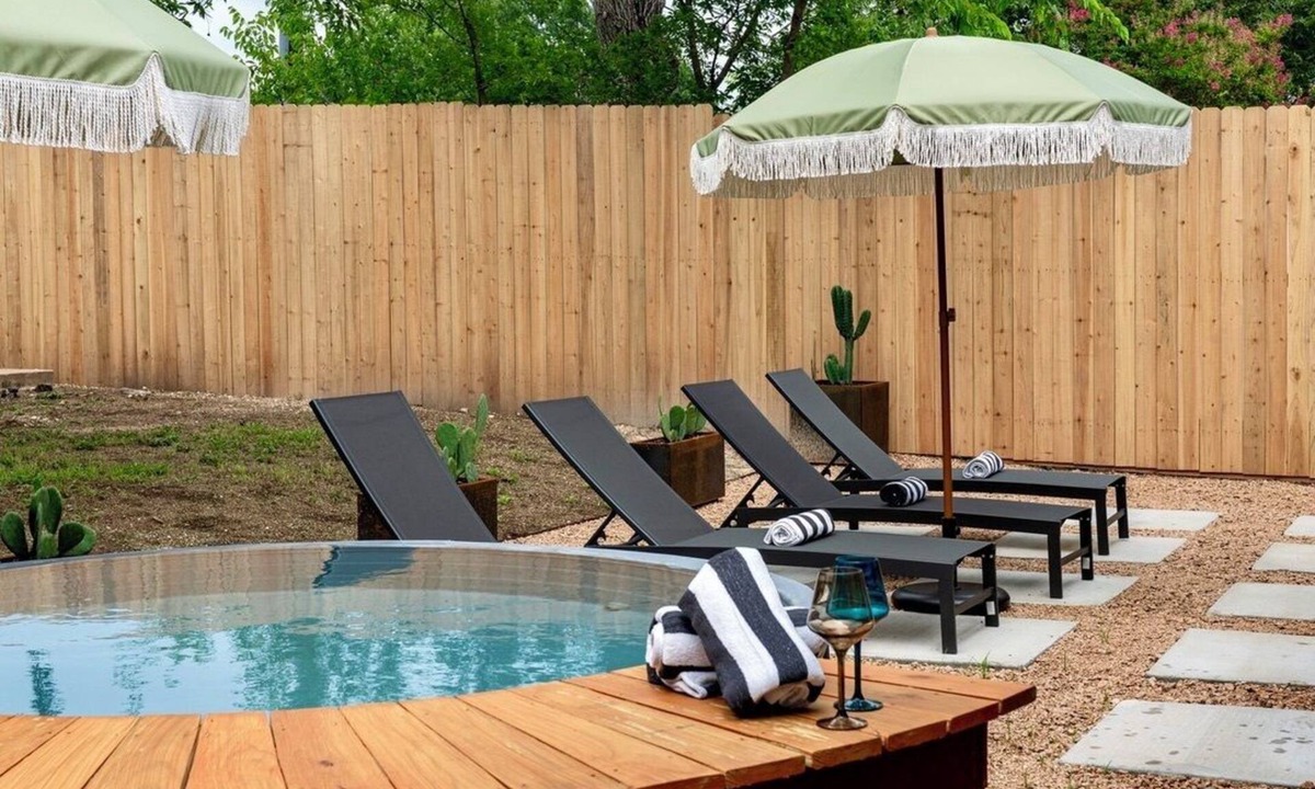 Sweetbriar House | 7BD Southwestern Retreat - Pool - Outdoor Dining - Gym - PingPong - 10 Min to DT