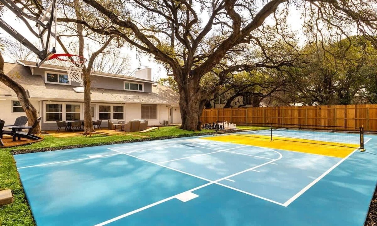 North San Antonio - SAT House | 8 BR Sleeps 22 Pickleball Heated Pool .5 Acre Golf