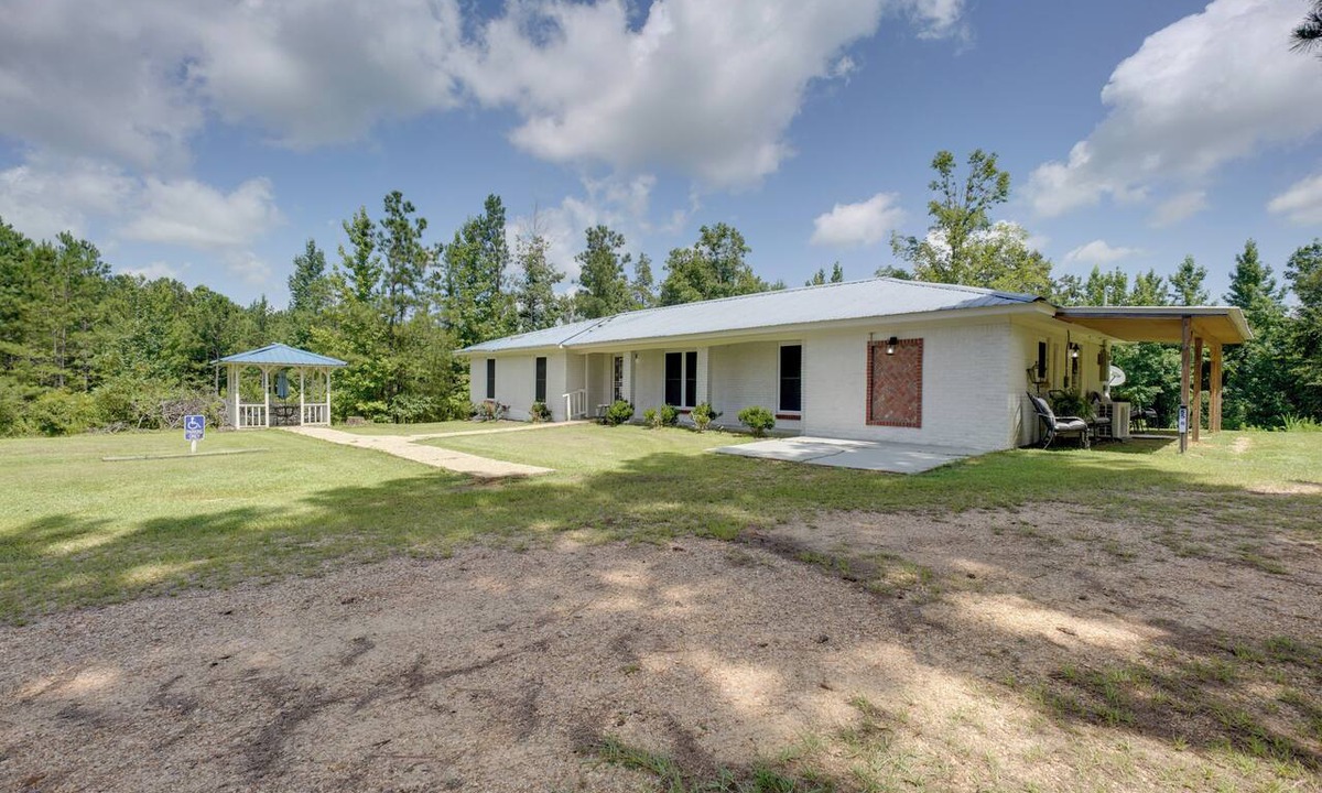 Newhebron Apartment | 9 Mi to Water Park: Silver Creek Gem w/Fireplace!