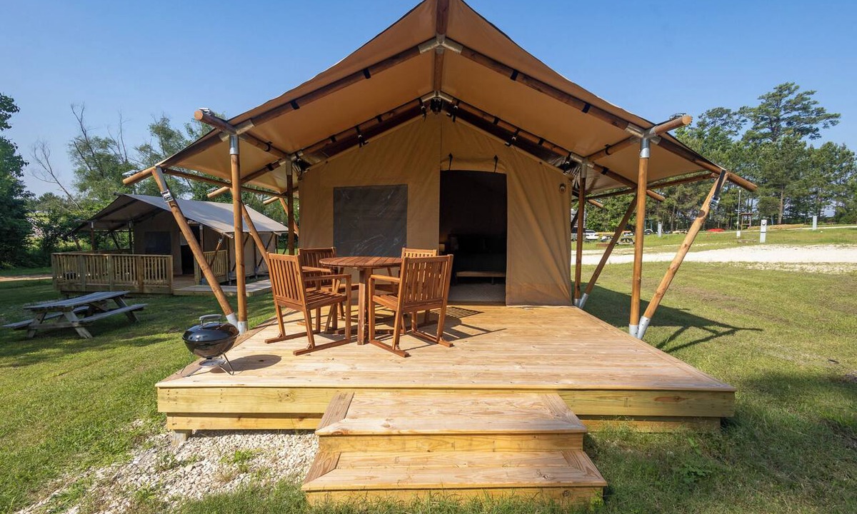 Onalaska RV Rental | A Calm and Cozy Lakeside Glamping Retreat Awaits