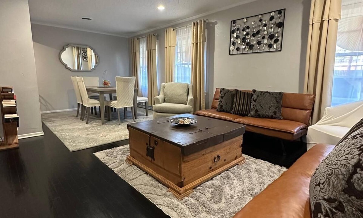 Brentwood-Oak Hills House | A cozy and secure home that is a perfect getaway for your next visit!