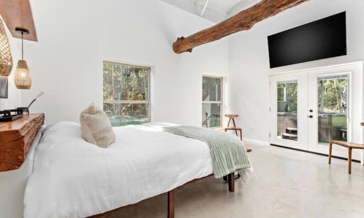 Hillister House | A Lucky Piece Retreat & Hunting Lodge