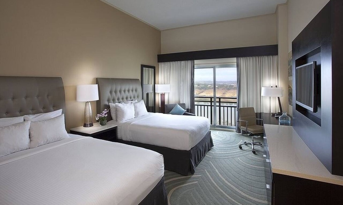 Lakeway Hotel | A Place You'll Surely Enjoy! 3 Convenient Units, Outdoor Pool!