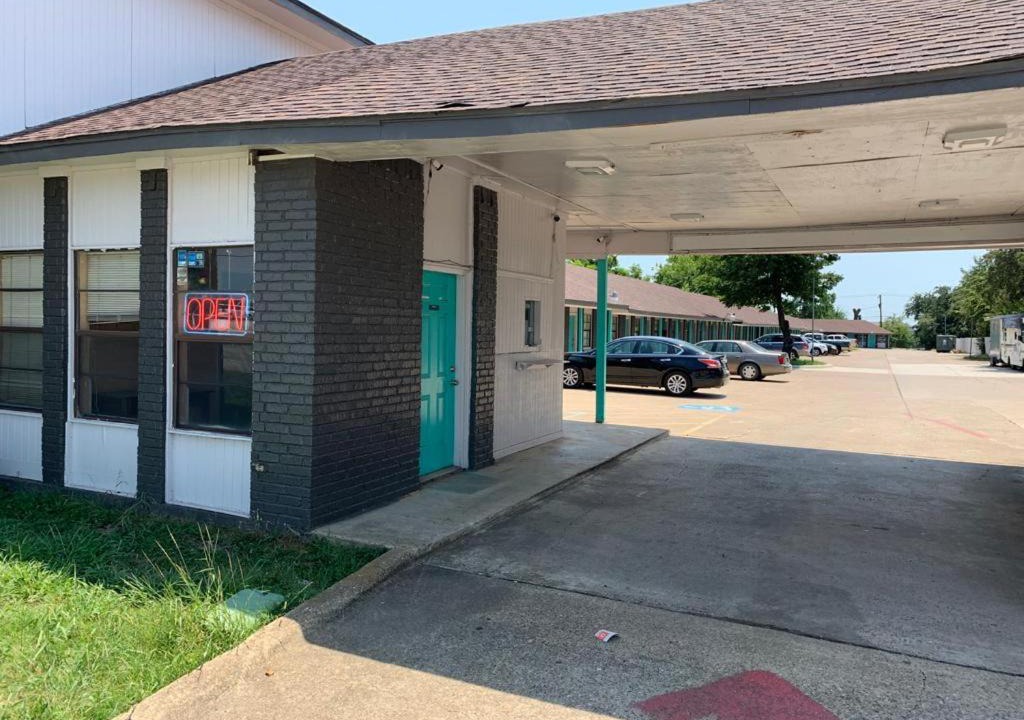 South Arlington Apartment | Abram Inn - Arlington