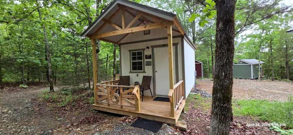 Board Camp House | Accessible Cabin Escape with Cozy Woodland Charm in Mena, Arkansas