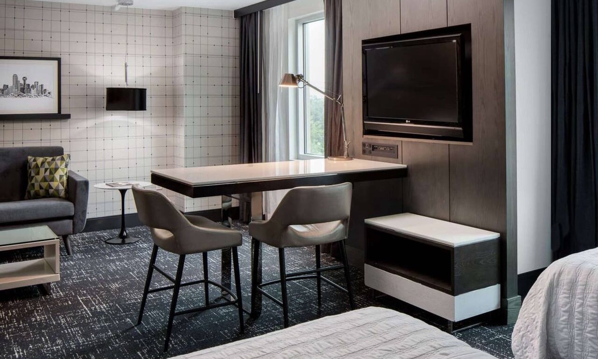 Far North Dallas Hotel | Across Galleria Dallas + Dining. Pool. Gym.