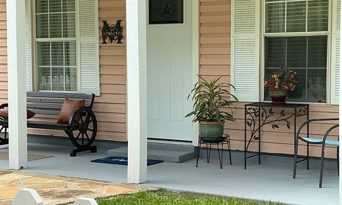 Mineola House | Adorable 1-bedroom barn in Mineola, East Texas also known as Lake Country