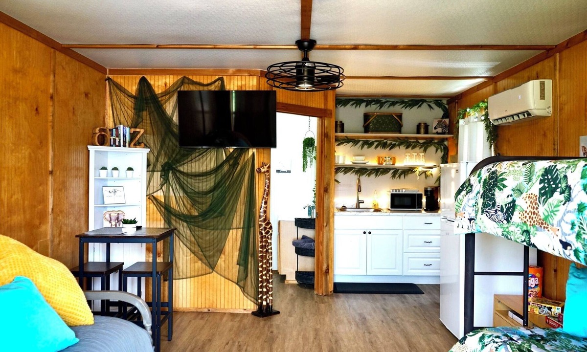 Jacksboro Apartment | Adventure Awaits Safari Hut
