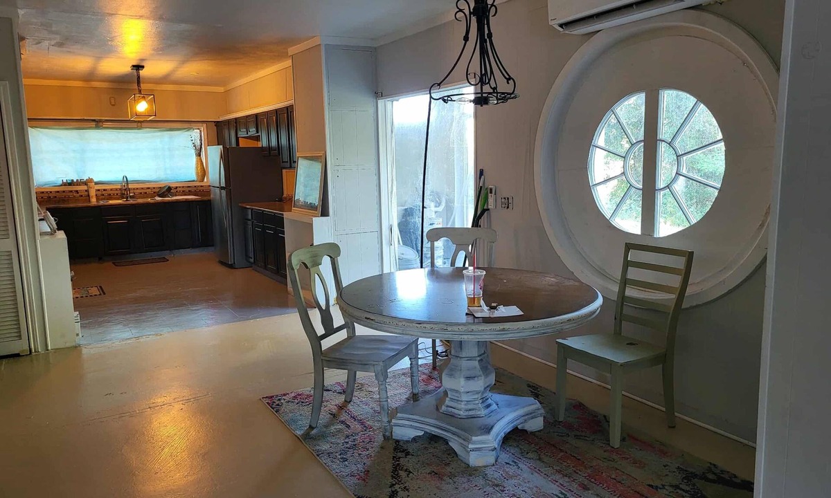 Monroe House | Affordable 7-bedroom house on the bayou in Monroe