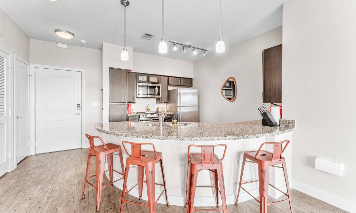 South Congress Apartment | Airy Soco 2BR King Suite w Gympickleballlaundry