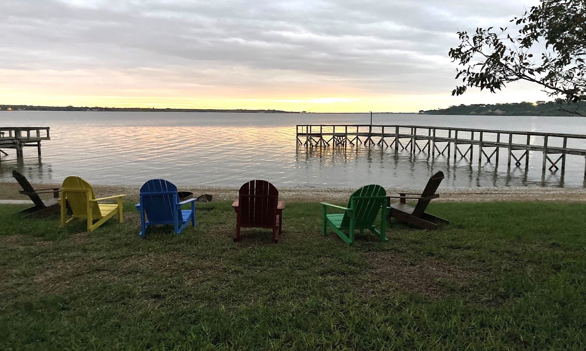 Dinero House | *All Inclusive* Lakefront Home and Retreat