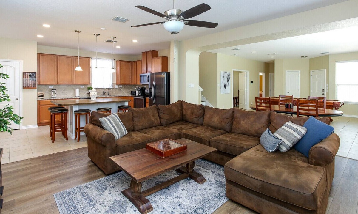 Southside House | Amazing 3 Bedroom Home By Lackland AFB