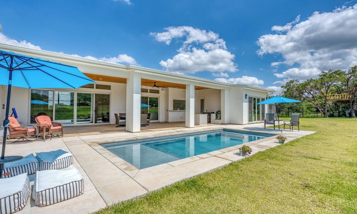 Highland Lake Estates House | Amazing 4-bedroom House with Pool, Golf Simulator, and Batting Cage.