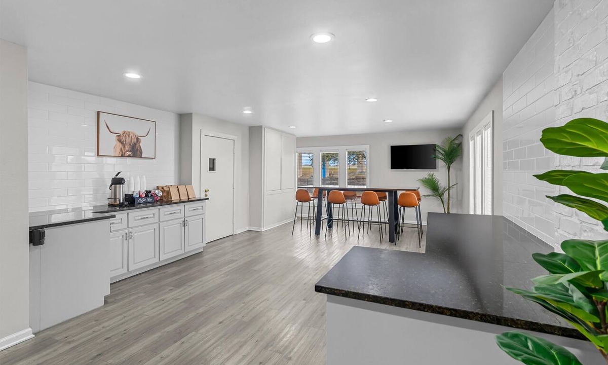 North Loop Hotel | Americas Best Value Inn Austin University
