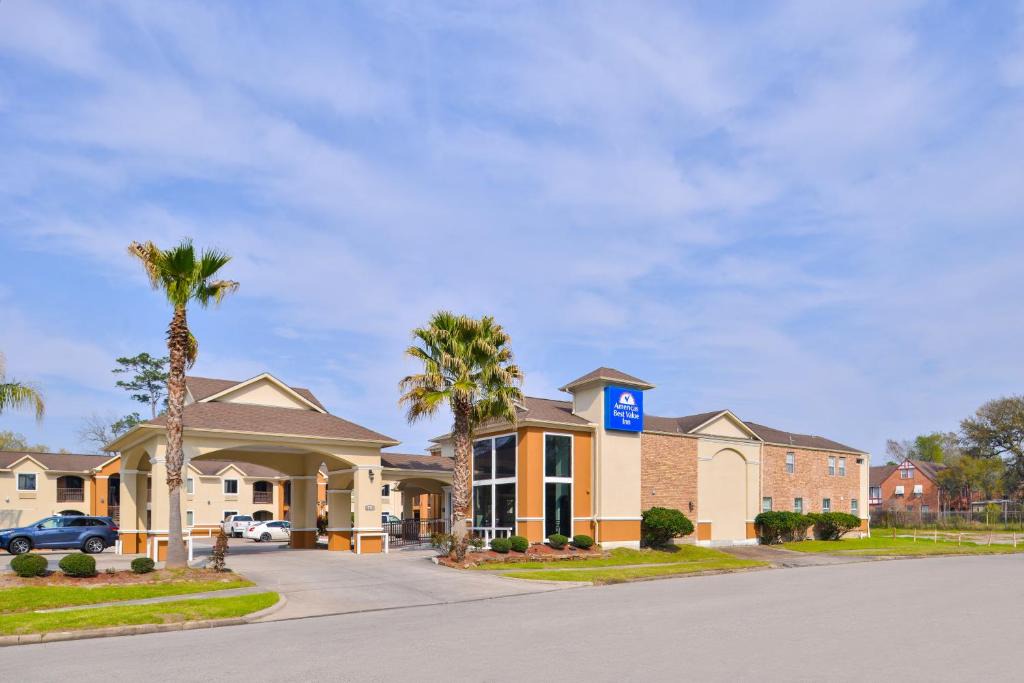 MacGregor Hotel | Americas Best Value Inn Medical Center Downtown