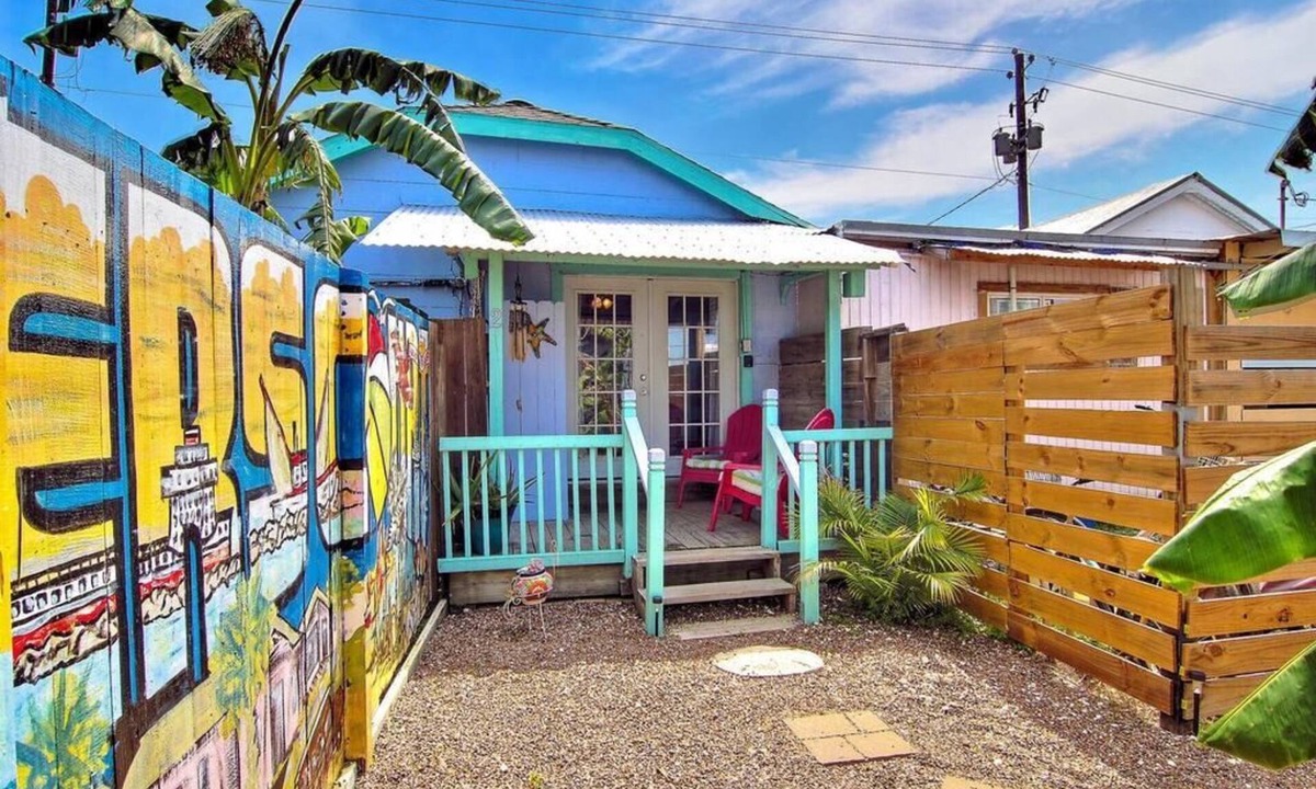 Old Town Cottage | Anglers Court #2 | Classic Midtown Port A Cottage
