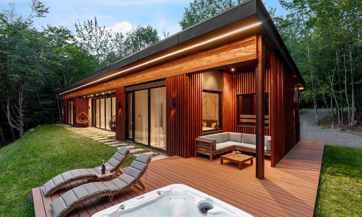 Jewett House | Architectural Modern House with Panoramic Mountain View