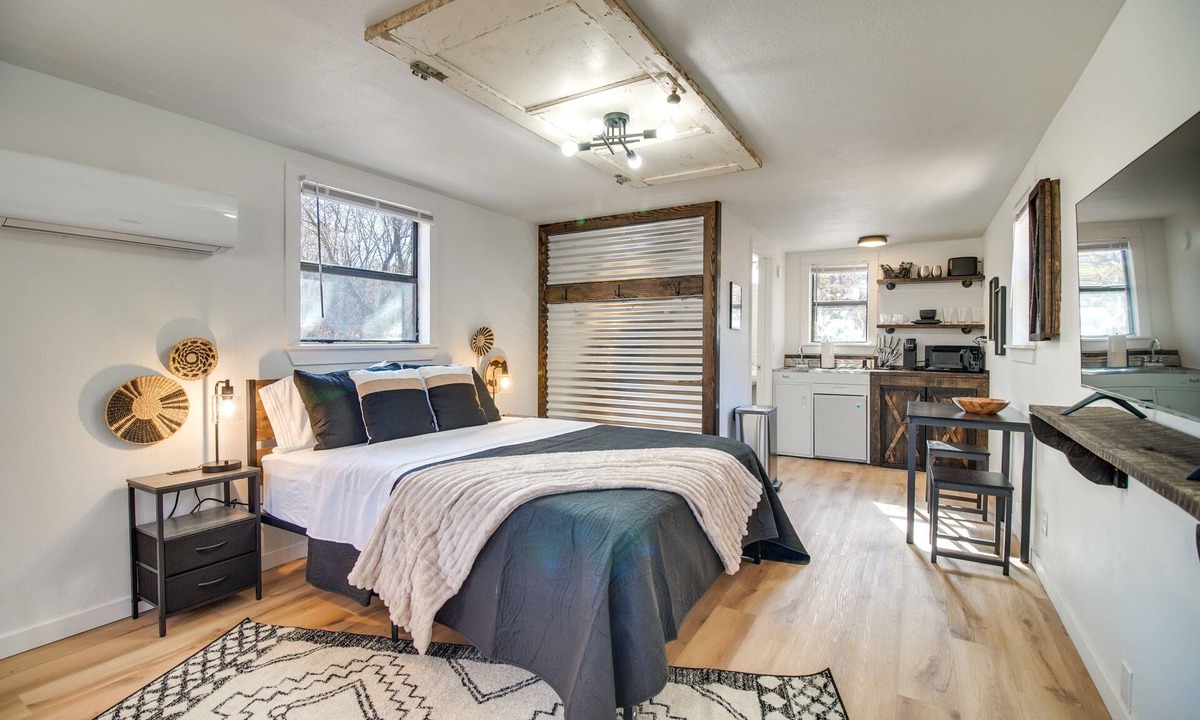 Gentry Apartment | Arkansas Retreat - Fire Pits, Grills & Near Lakes!